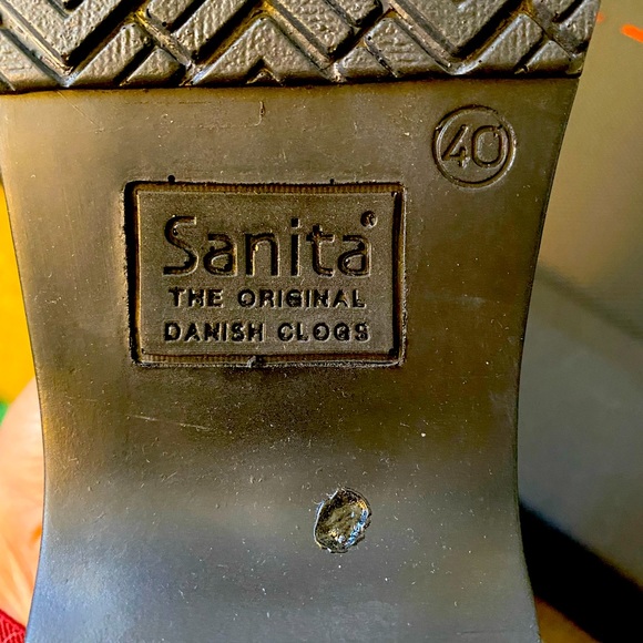 Womans leather Sanita clogs. Sz 40 - Picture 3 of 3